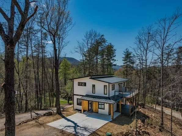 85 Elrod Dr, Whittier, NC 28789