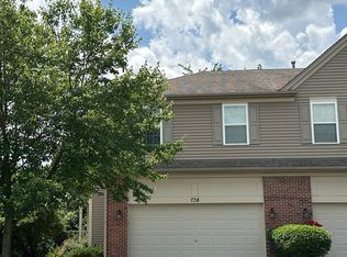 738 Oak Hollow Rd, Crystal Lake, IL 60014