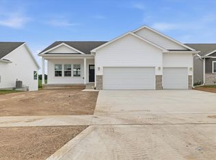 1820 Tuscany Dr SE, Altoona, IA 50009