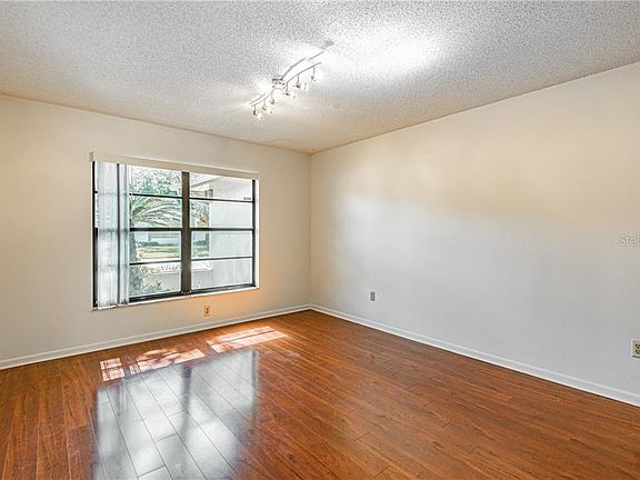 5th image of 14195 Fennsbury Dr