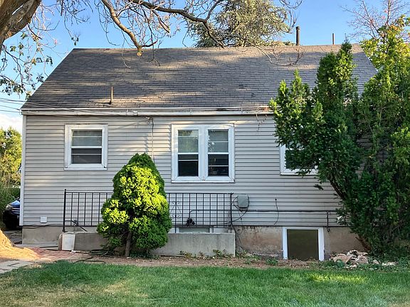 3rd image of 863 E Sherman Ave #Basement