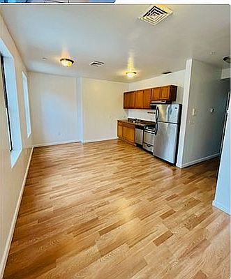 2nd image of 261 W 126th St APT 3