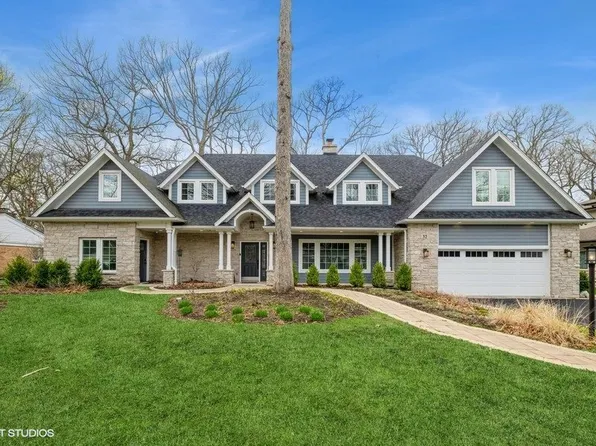 32 Lancaster Ln, Lincolnshire, IL 60069