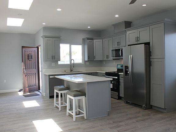 2nd image of 3216 W 30th St