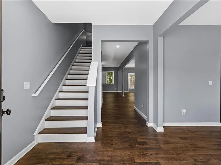 407 Aviary Ln — Photo 10