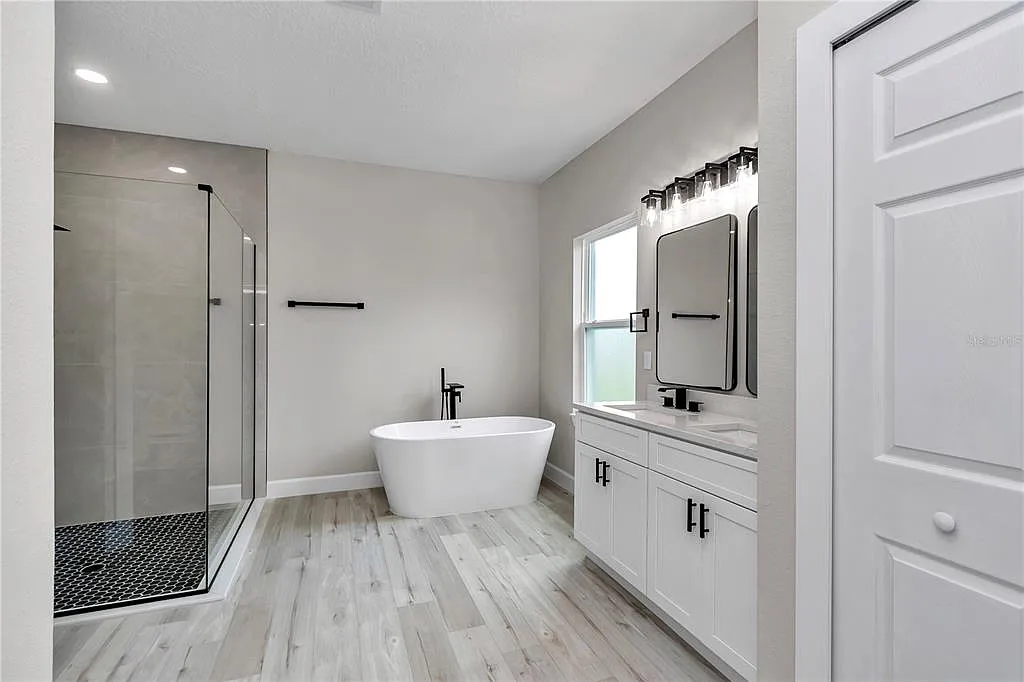 4 bed, 2.5 bath, 1816 sqft, $2,100 — Photo 4