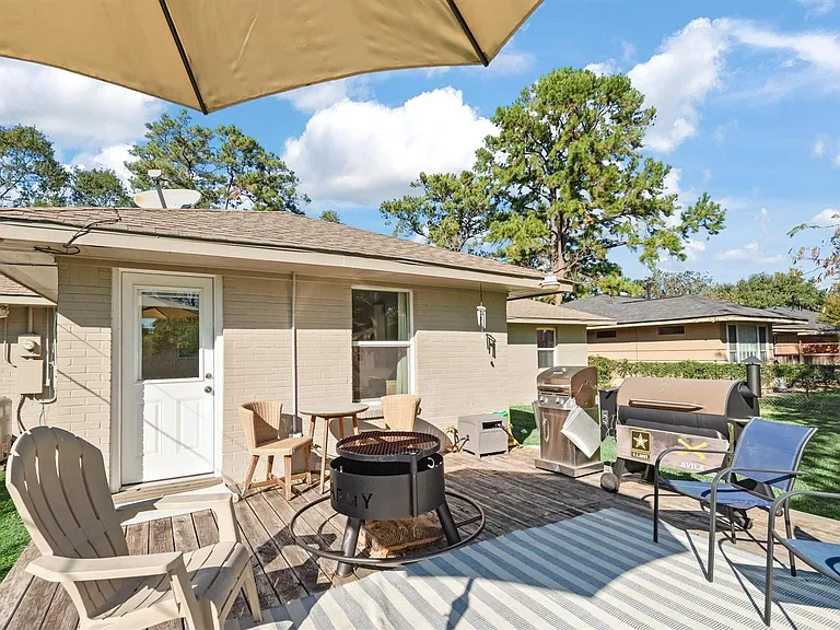 2023 Woodcrest Dr — Photo 24