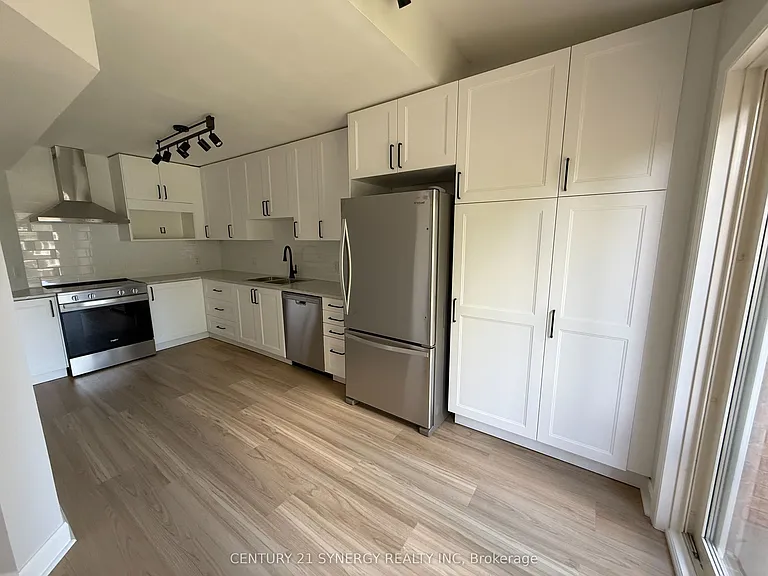 551 Wild Shore Cres — Photo 3