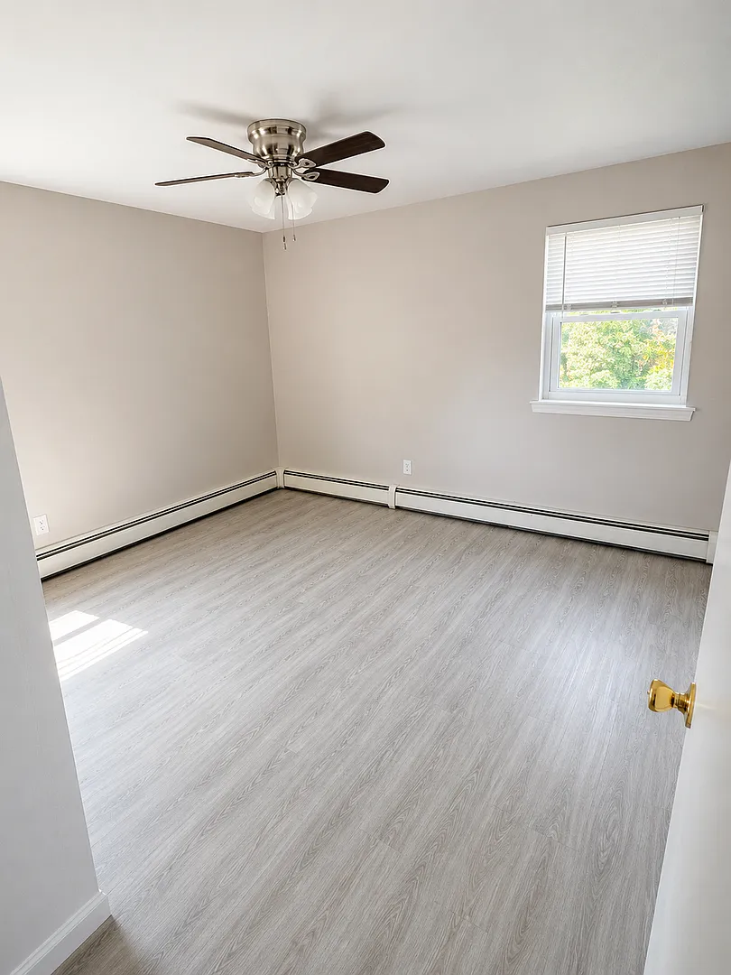 Rockwell Pointe Apartments — Photo 2