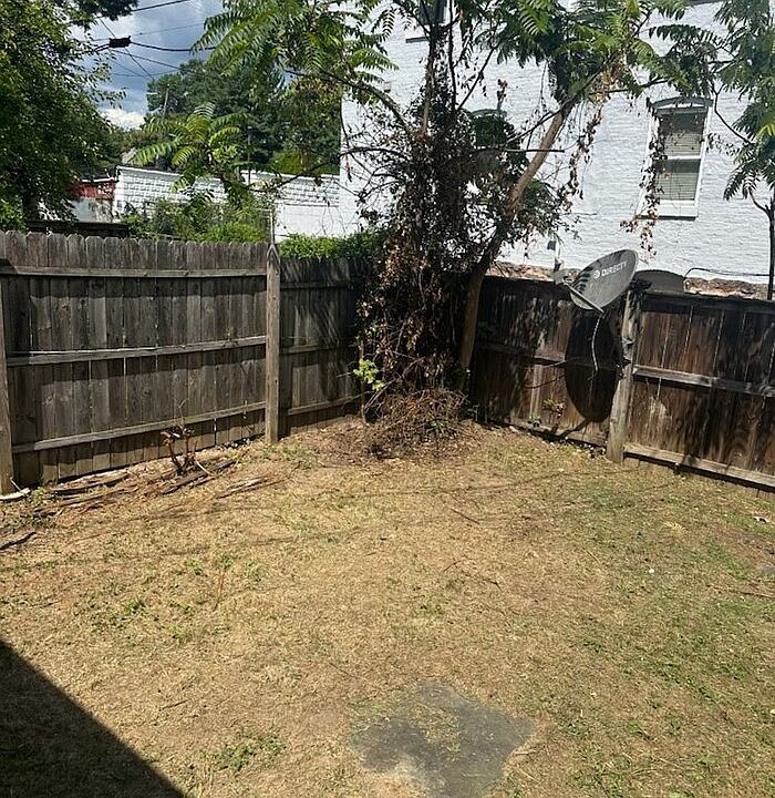 2nd image of 552 E 38th St