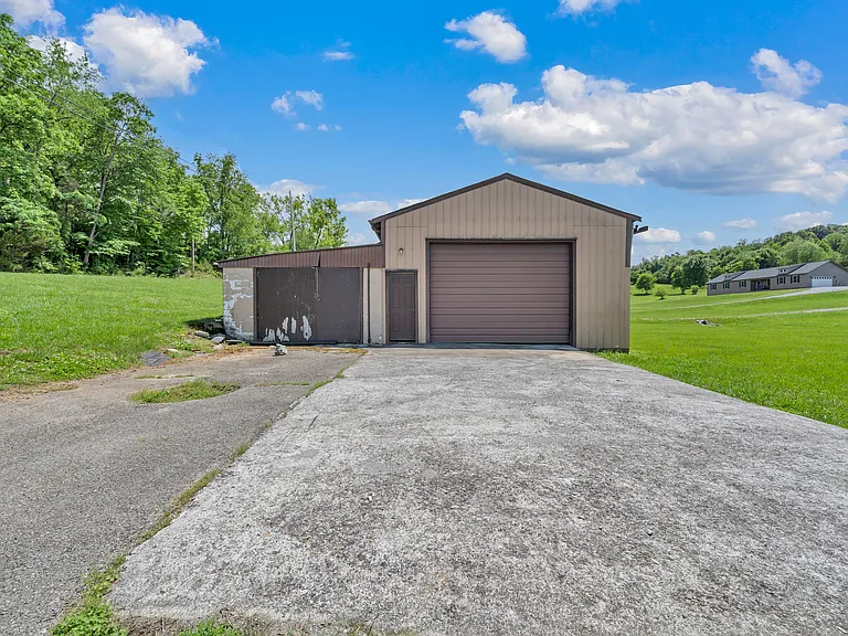 Garage (negotiable on inclusion)