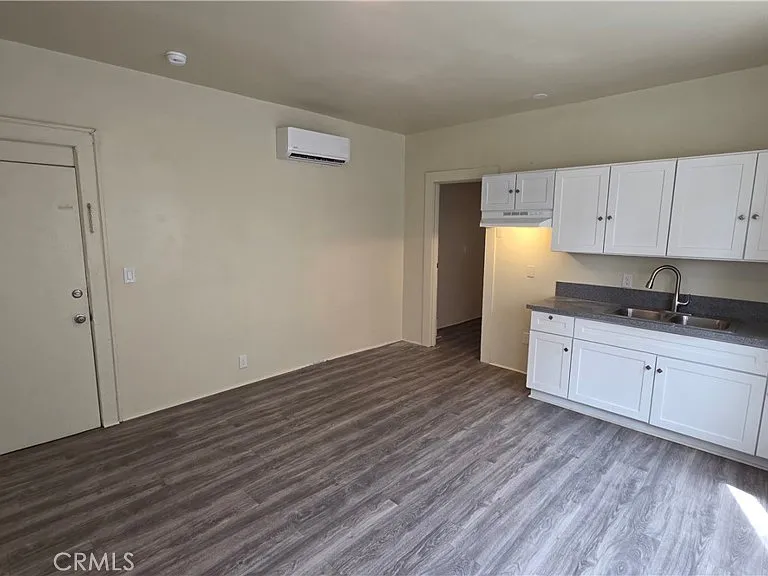 1021 W 25th St #6 — Photo 7