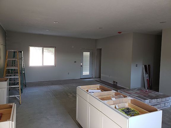 4th image of 2400 W 15th St