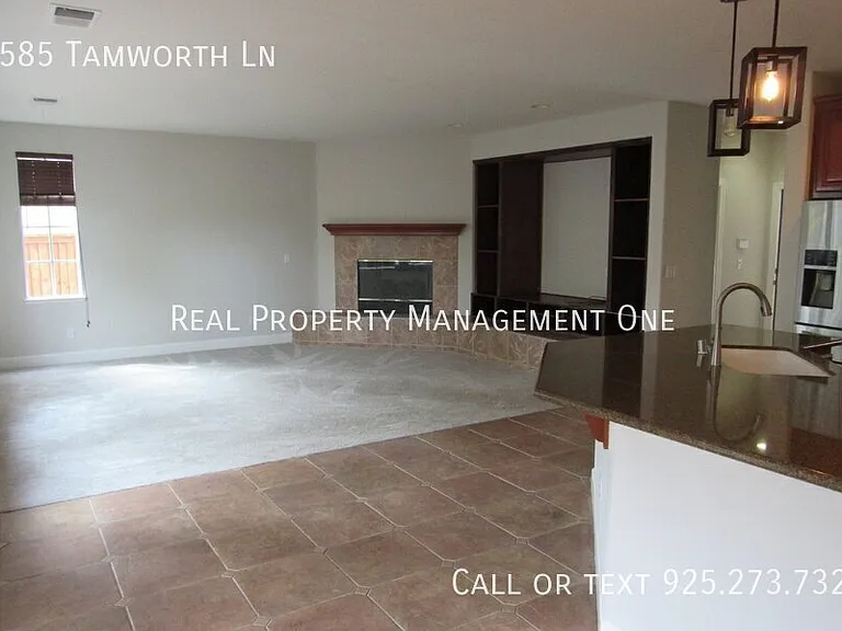 2585 Tamworth Ln — Photo 10