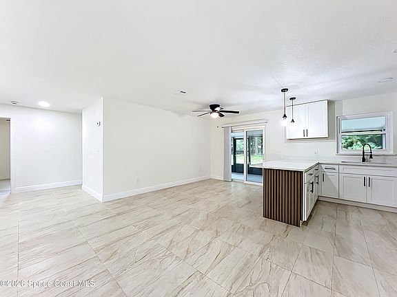 4th image of 2607 Wright Ave