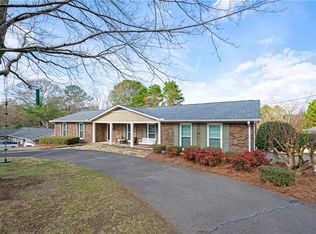 136 Meadow Ln, Calhoun, GA 30701