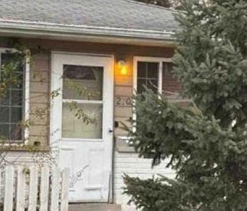 5th image of 270 Green St