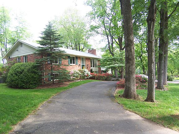 2nd image of 5004 Bradford Dr