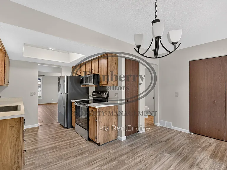 5409 Westcastle Dr #4 — Photo 7