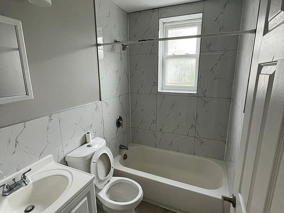 2nd image of 58 Steuben St APT 3