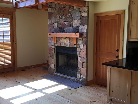 Living room w/ gas fireplace