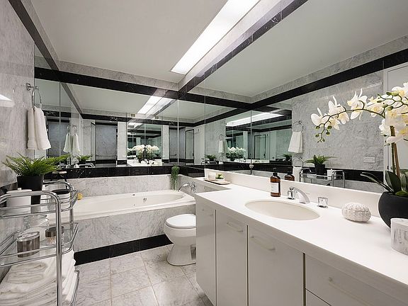 4th image of 150 W 56th St APT 5502