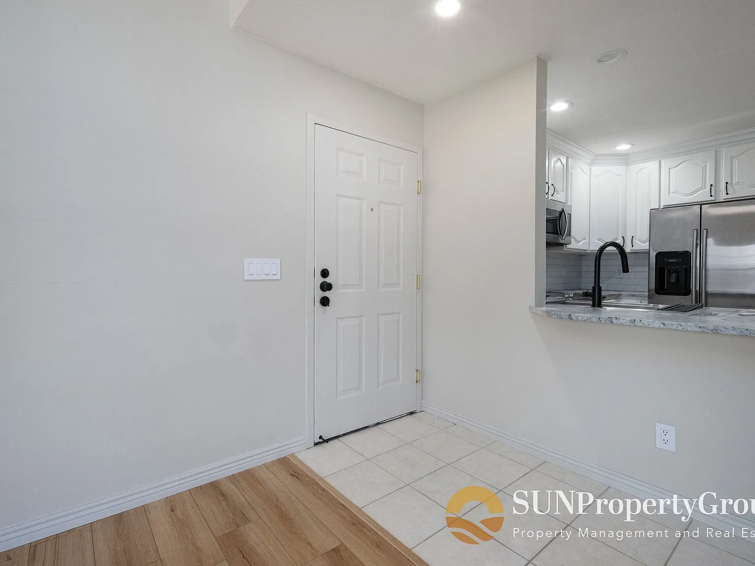 Luxury Condo In Desirable Salt Lake Community — Photo 2