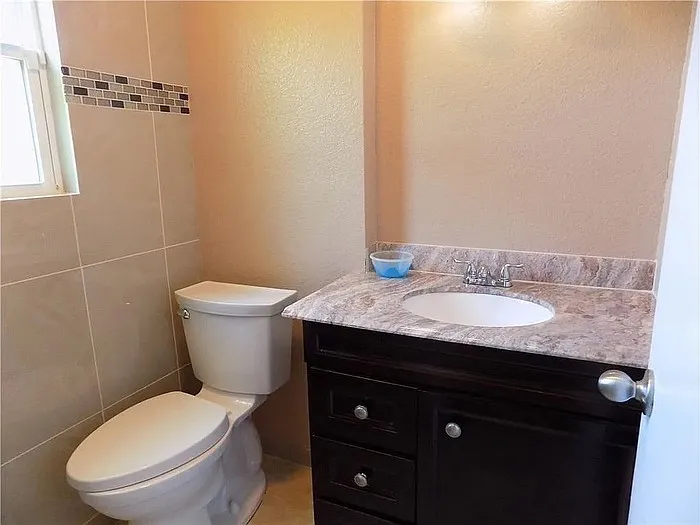 8402 Leesburg Cir — Photo 11