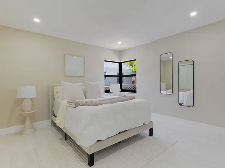 5409 NE 4th Ave — Photo 15
