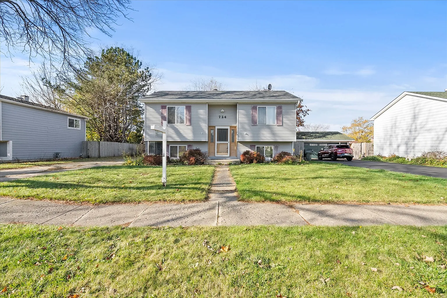 724 Russell Ave photo 1