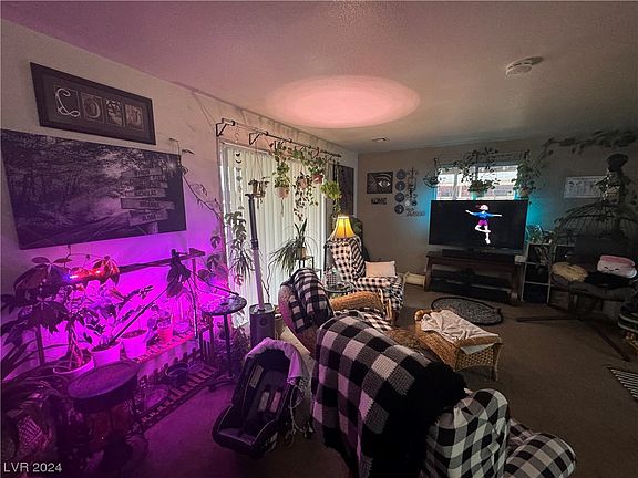 3rd image of 1205 Tamerack Ave