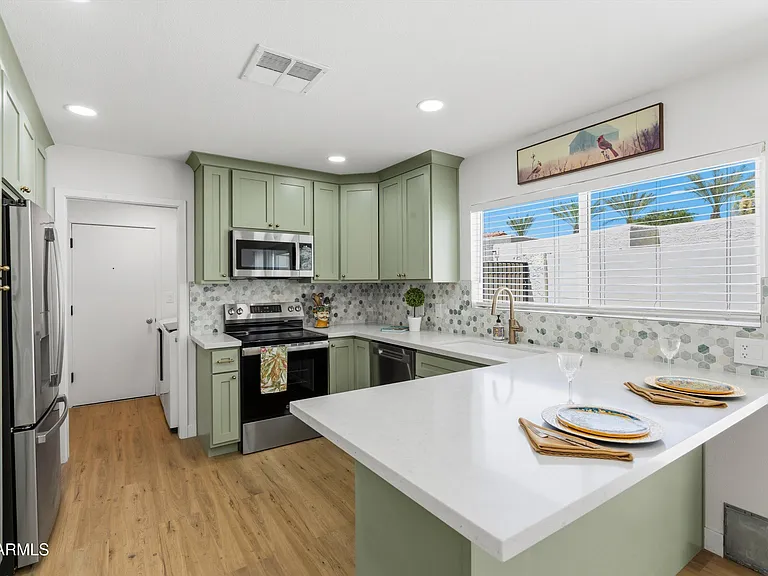 7308 E Berridge Ln — Photo 13