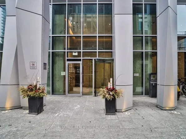 1 Yorkville Ave, Toronto, ON