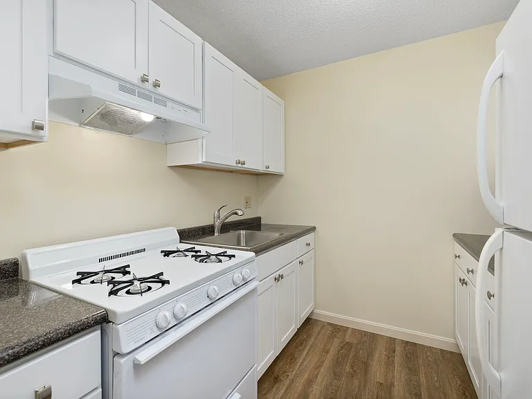 East Bay Apartments — Photo 17
