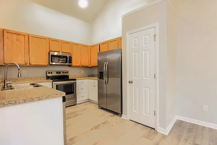 4709 Farm Lake Dr — Photo 5