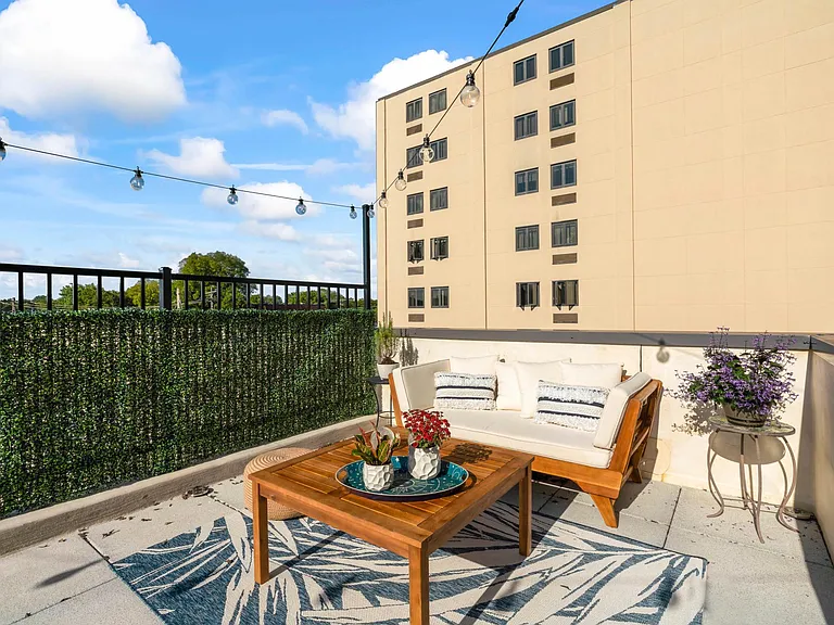 125 E Prince St #203 — Photo 22