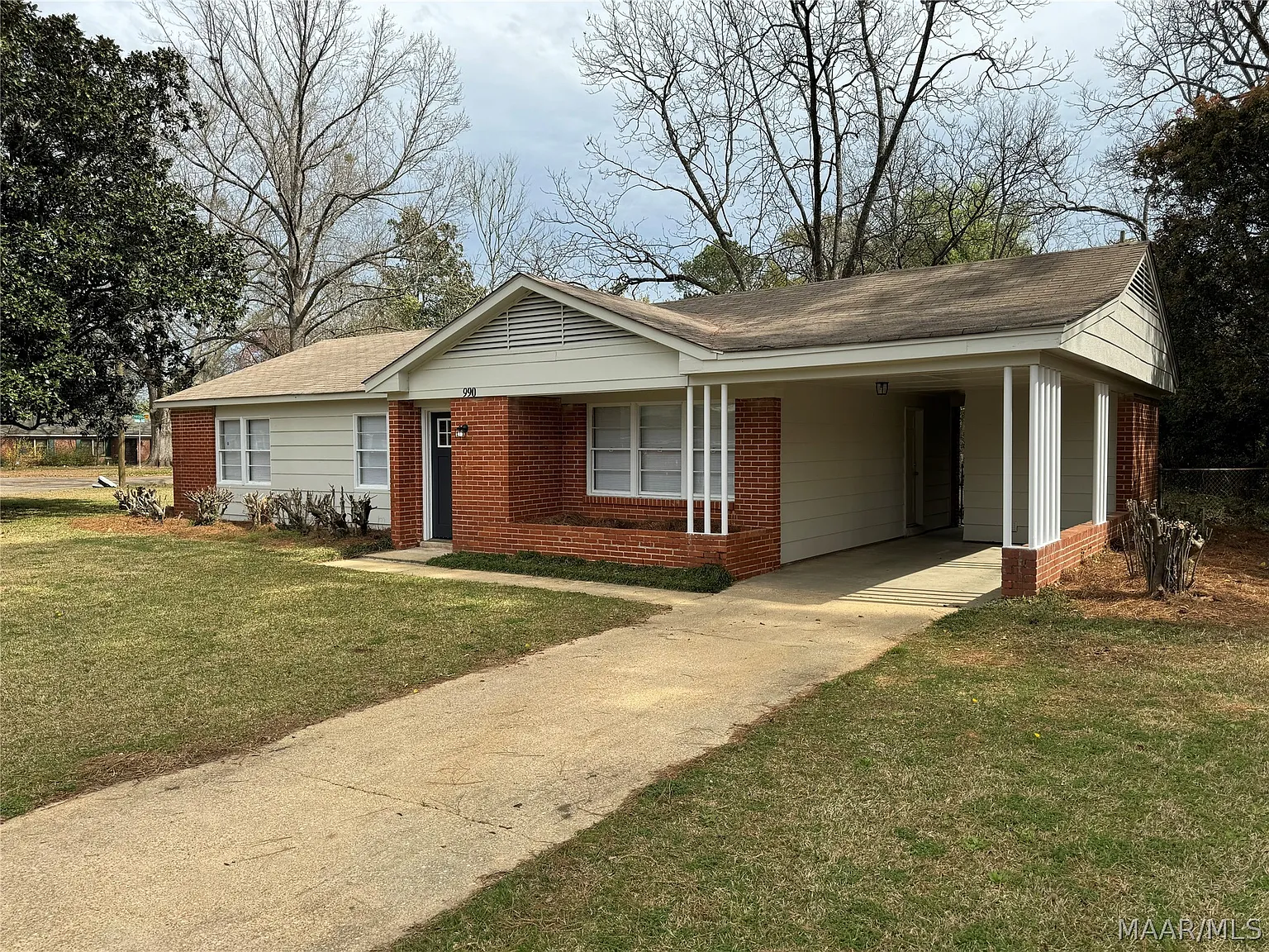 3 bed, 1.0 bath, 1232 sqft, $1,135 — Photo 3