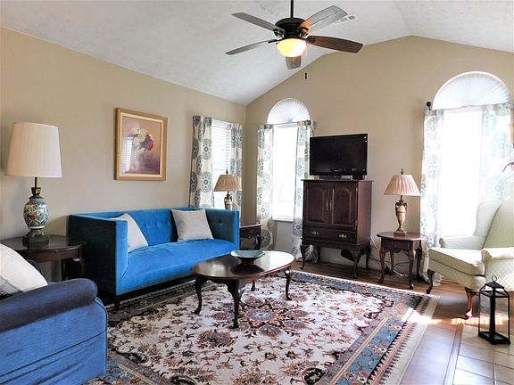 3rd image of 254 Windemere Pl