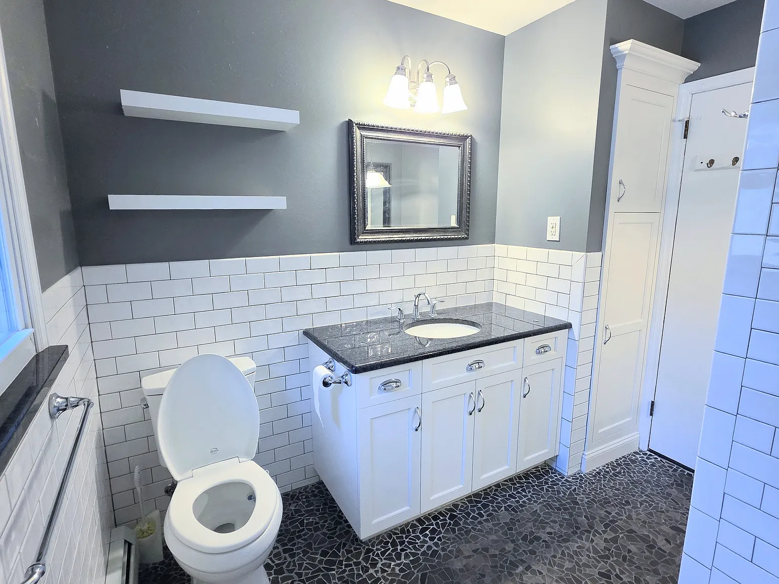 2 bed, 1200 sqft, $2,300 — Photo 3