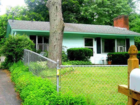 4th image of 11 Meadow Ct