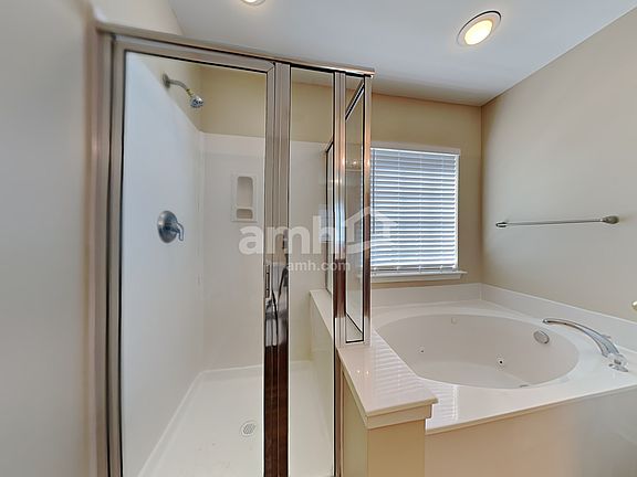 3rd image of 27 Glenwood Ct