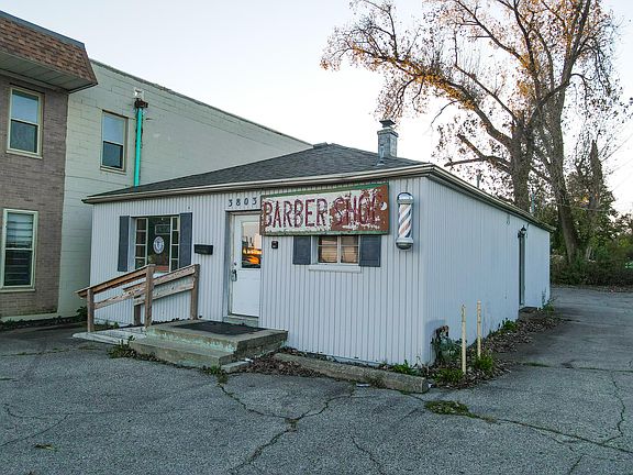 3rd image of 3803 N Dixie Dr