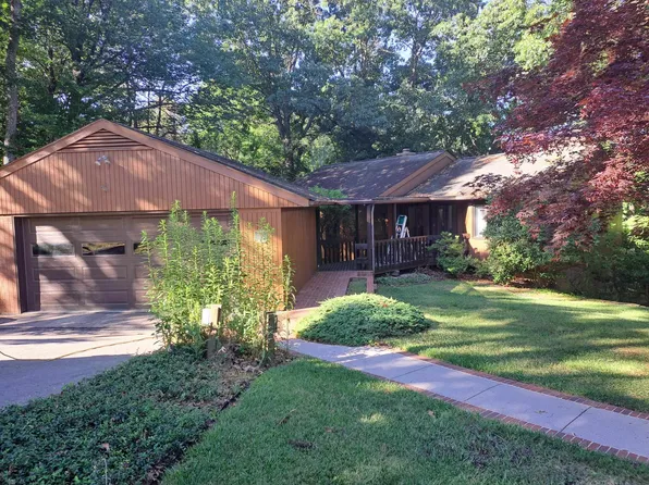 1500 Carlson Dr, Blacksburg, VA 24060