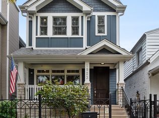 1923 W Wolfram St, Chicago, IL 60657