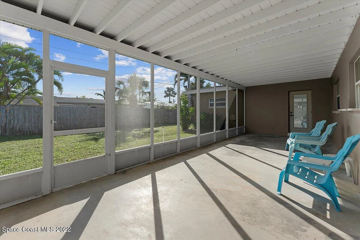 4 bed, 2.0 bath, 2105 sqft, $3,400 — Photo 4