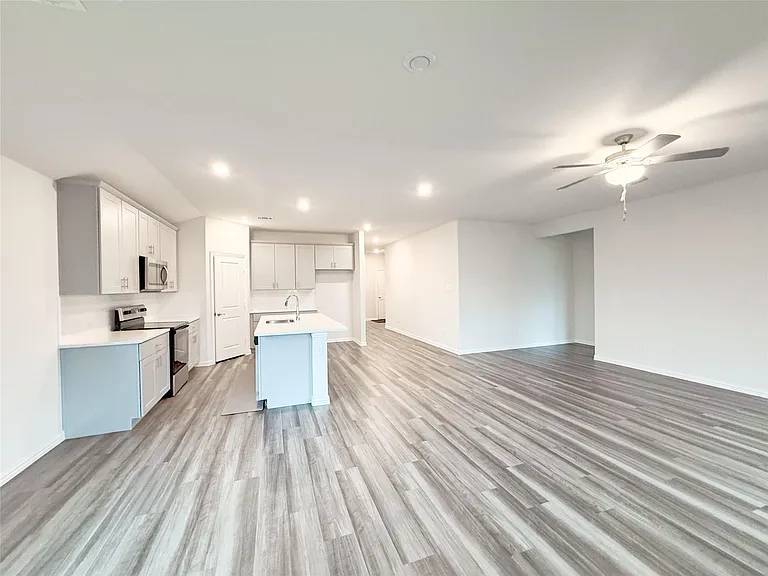 1909 Canyon Ln — Photo 5