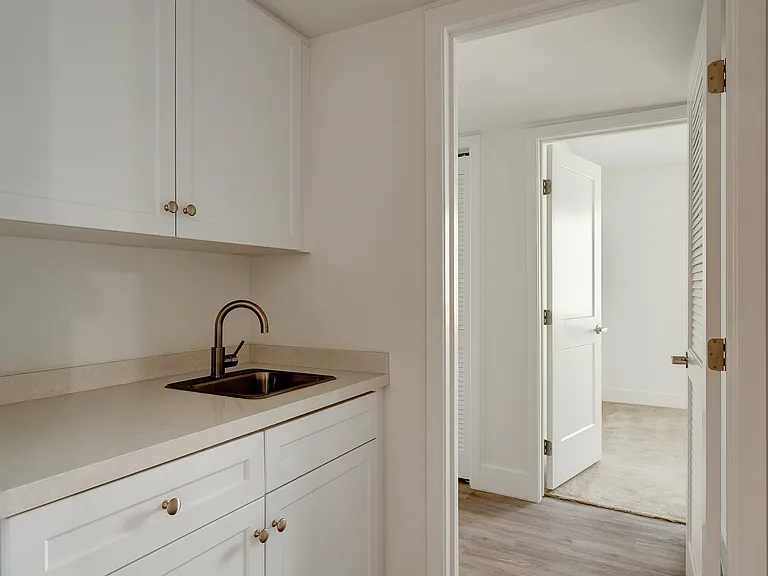 439 Stocker Apartments — Photo 43