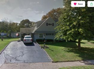 93 Nearwood Ln, Levittown, PA