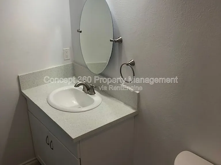 1327 W Parade St — Photo 20