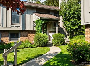 2130 Spruceway Ln, Ann Arbor, MI 48103